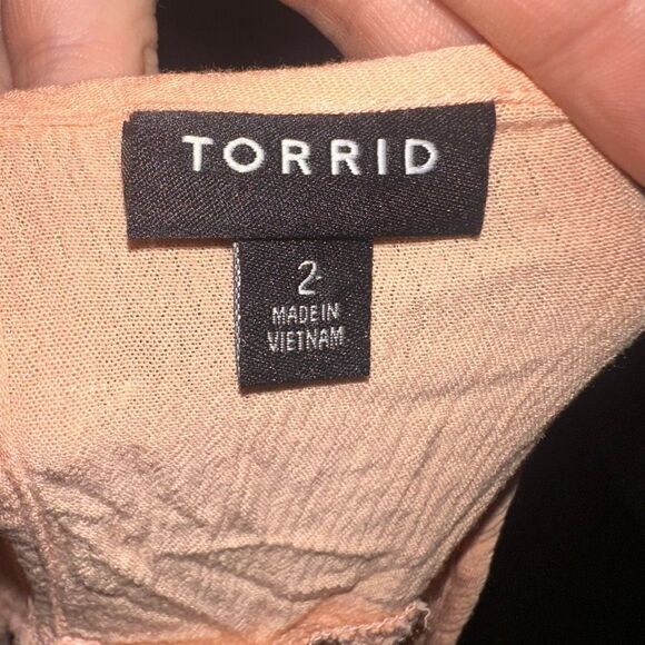 Torrid pink 2x gold accent smocked flowy sleeveless blouse - Picture 5 of 5